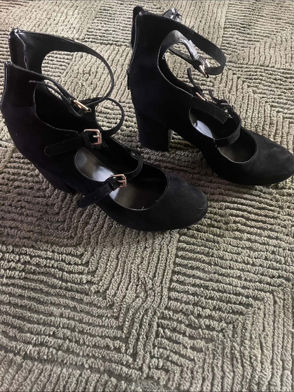 Women's Black Strappy Block Heel Pumps